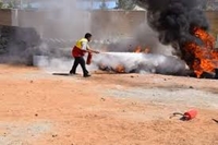 مانور اطفاء حریق باحضور کارکنان شبکه و مرکز بهداشت شهرستان نهبندان برگزار شد.